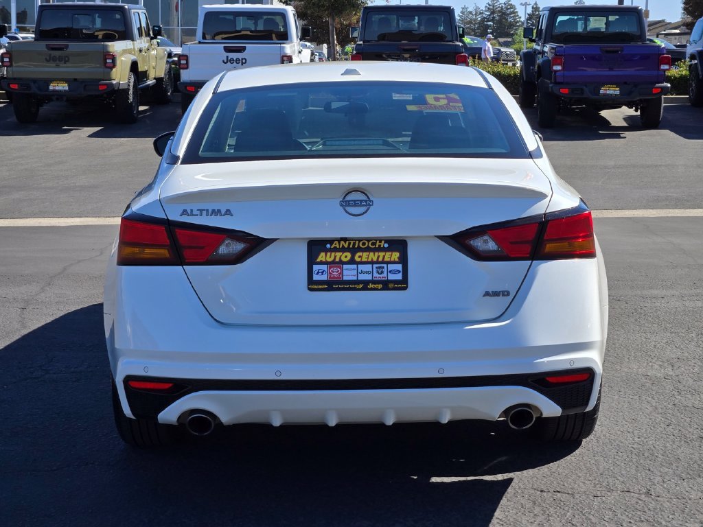 Certified Used 2025 White Nissan 2.5 SV image 5