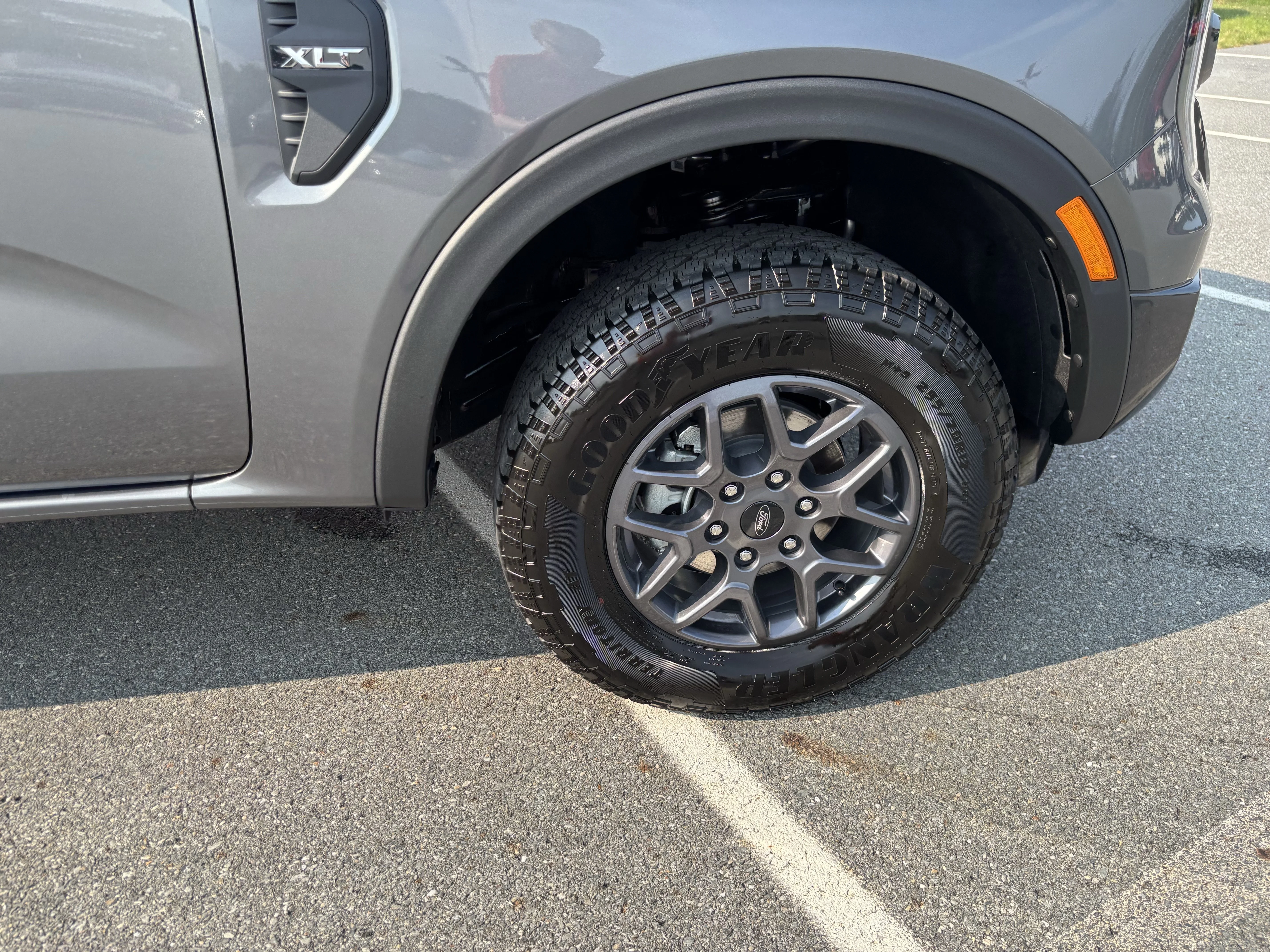 New 2026 Carbonized Gray Metallic Ford XLT image 10