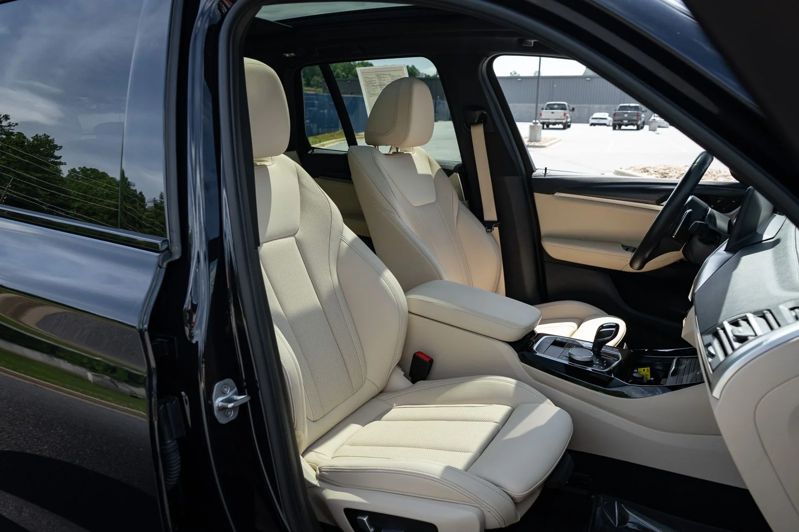Used 2022 Black BMW xDrive30i image 23
