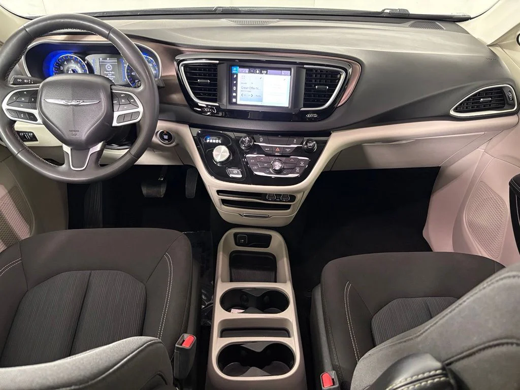 Used 2023 White Chrysler LX image 37