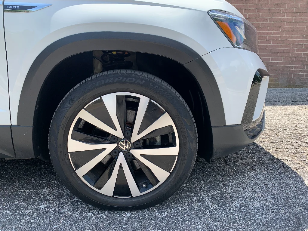 Used 2023 White Volkswagen SE image 25