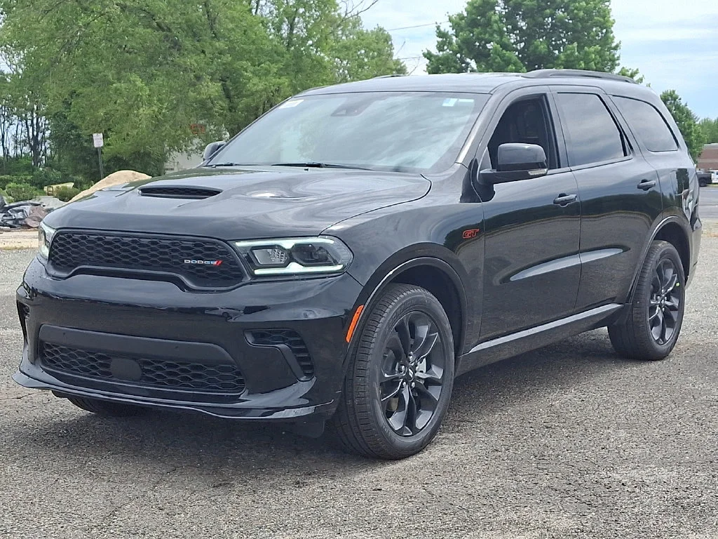 New 2026 Diamond Black Clear-Coat Exterior Paint Dodge GT Plus image 4