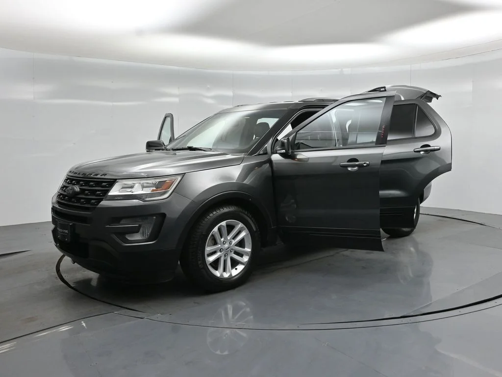 Certified Used 2017 Gray Ford XLT image 31