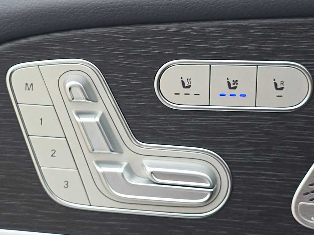 New 2026 MANUFAKTUR Moonlight White Magno Mercedes-Benz GLS 450 image 6