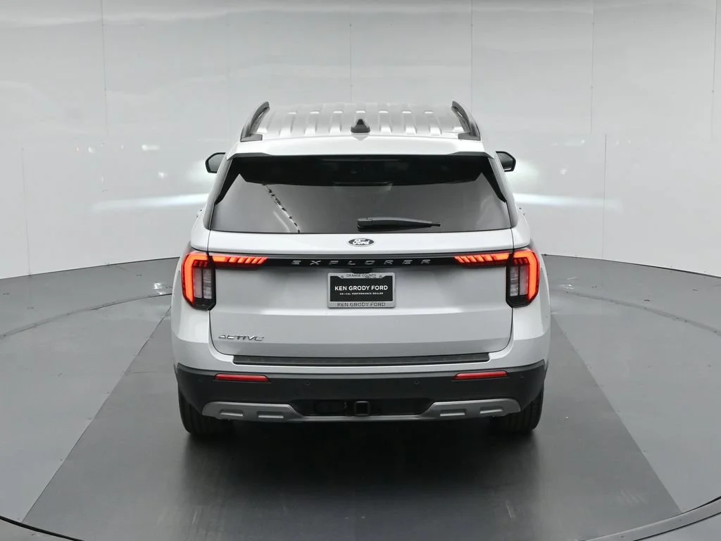 New 2027 Avalanche Gray Ford Active image 38