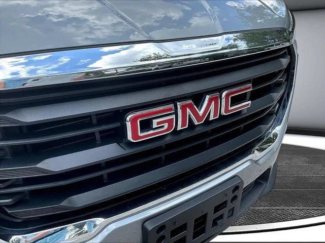 Certified Used 2024 Sterling Metallic GMC SLE image 33
