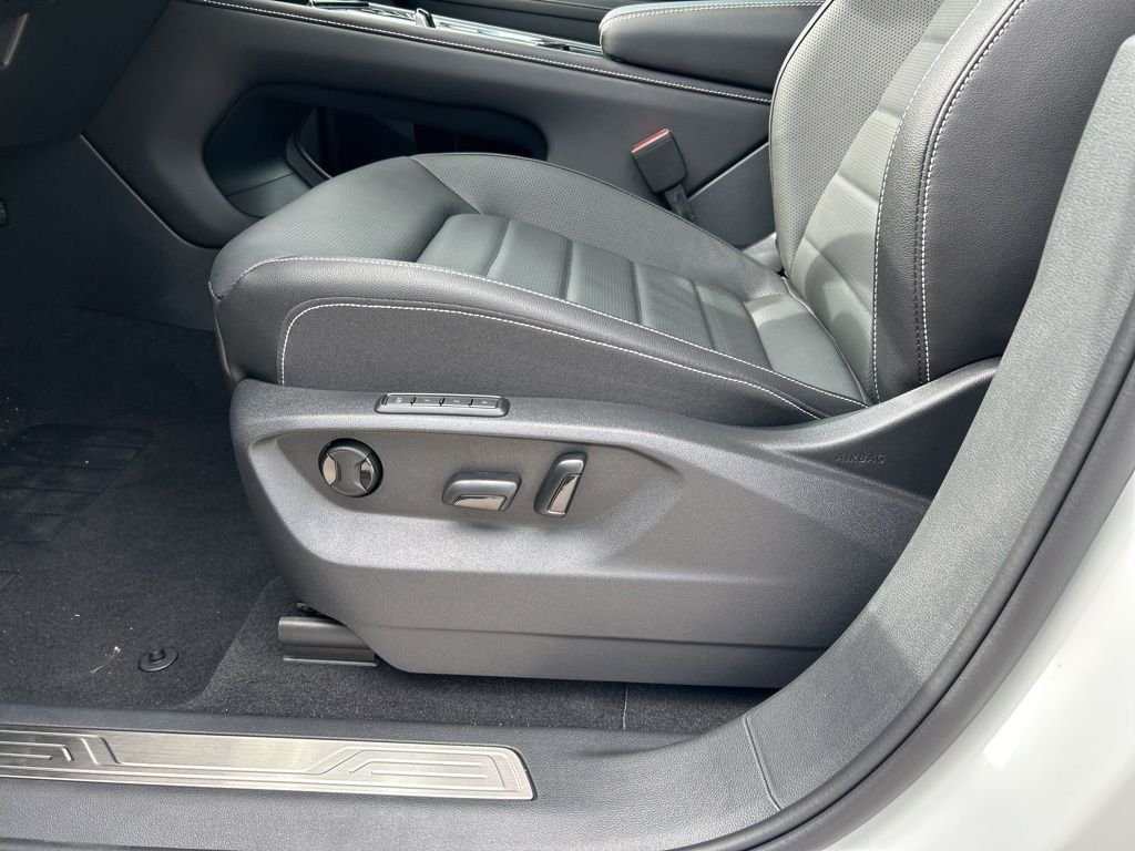 New 2026 White Volkswagen 2.0T SEL image 16