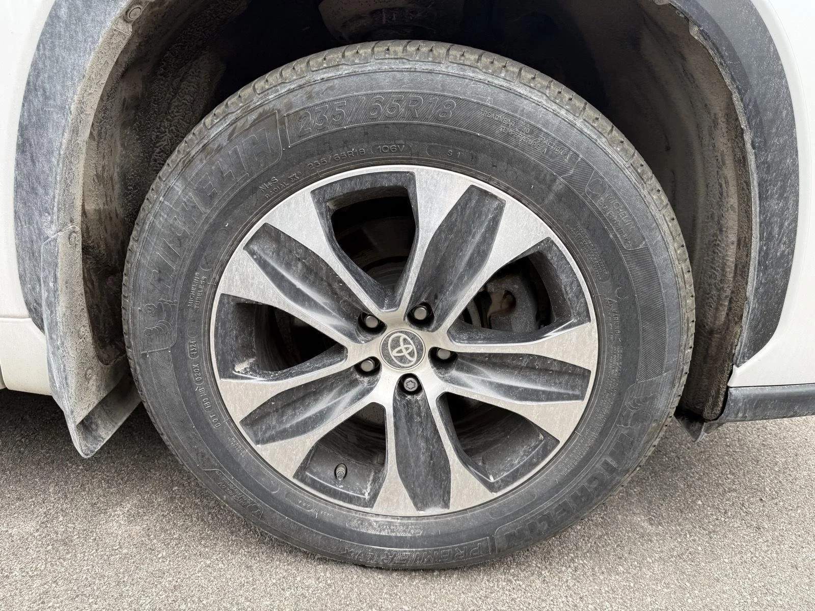 Used 2025 Wind Chill Pearl Toyota LE image 14