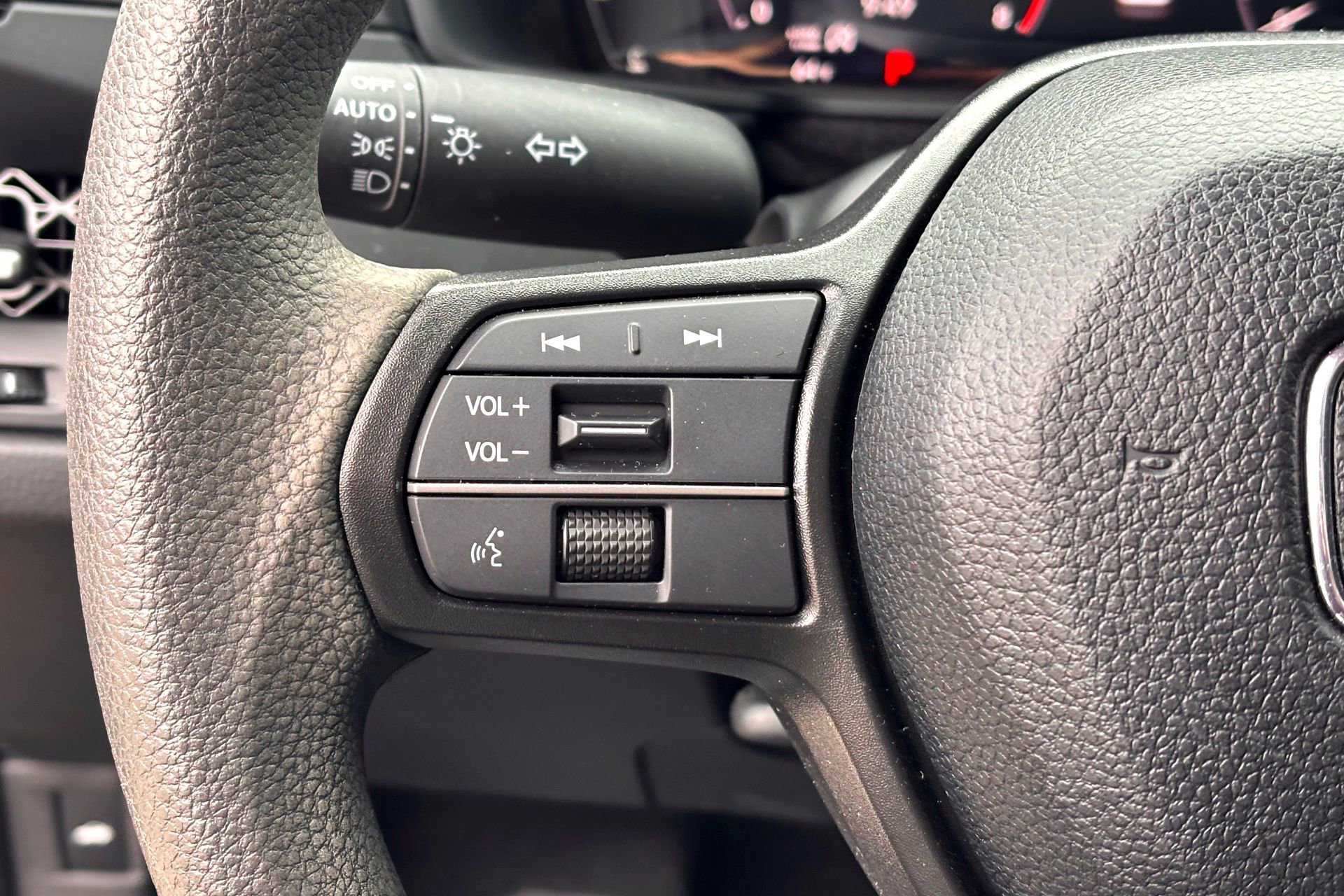 Used 2025 Black Honda SE image 17