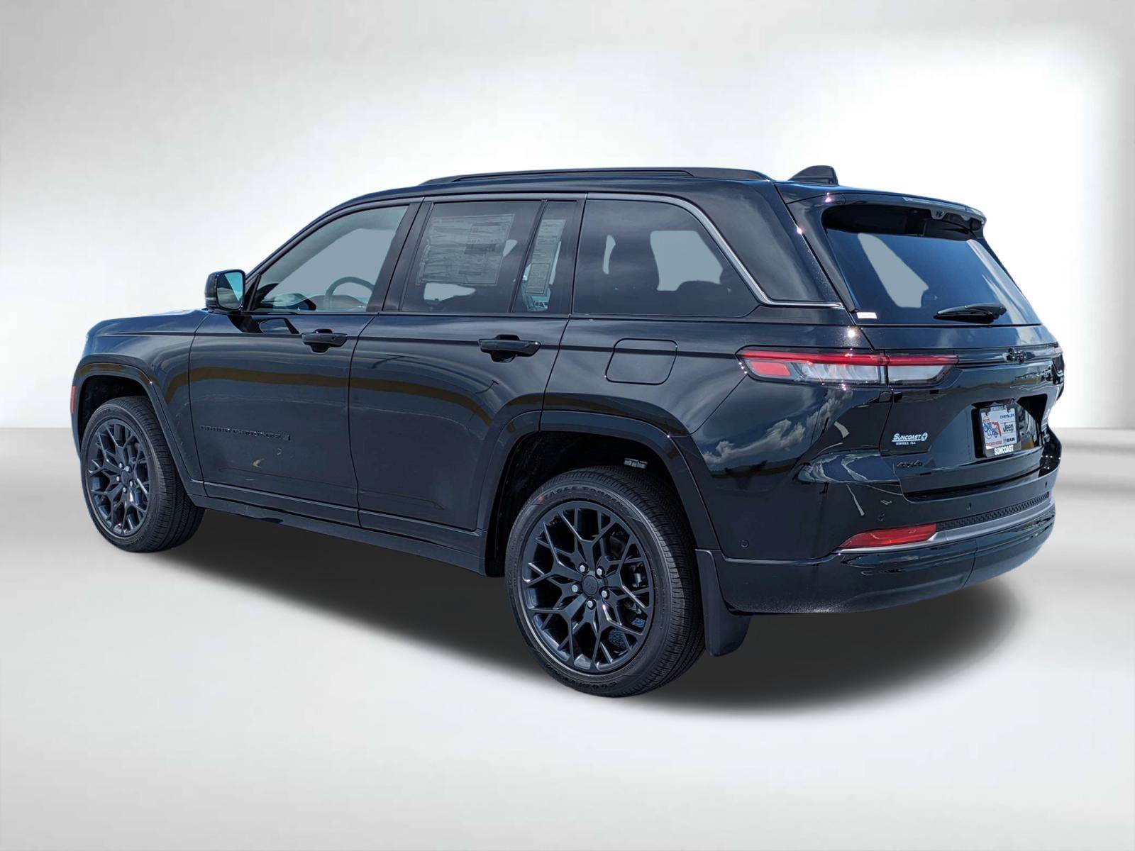 New 2026 Diamond Black Crystal Pearl-Coat Exterior Paint Jeep Summit image 6