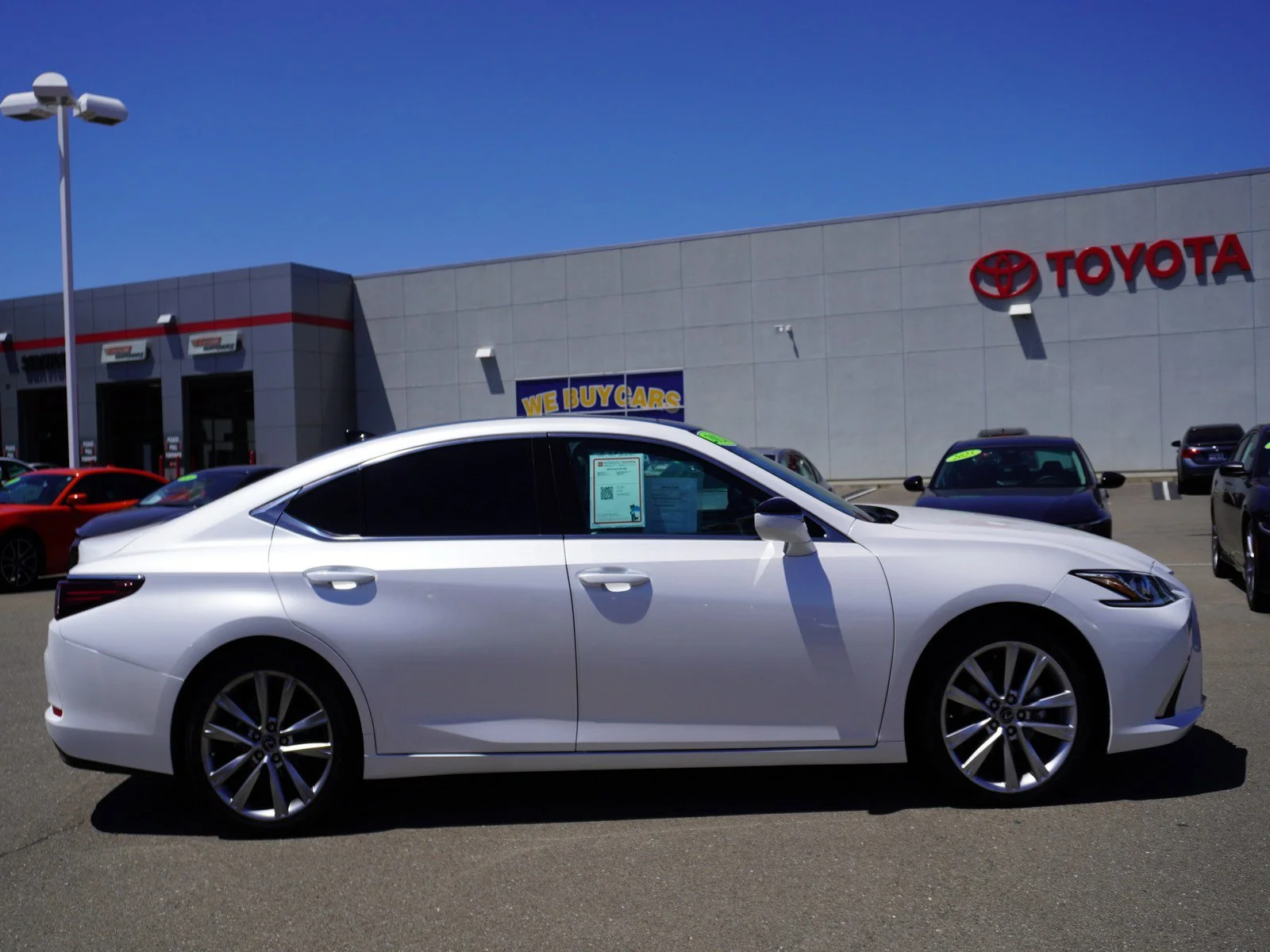 Used 2024 White Pearl Lexus ES 350 image 4