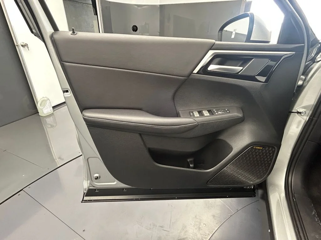 New 2026 Silver Alloy Mitsubishi SE image 14