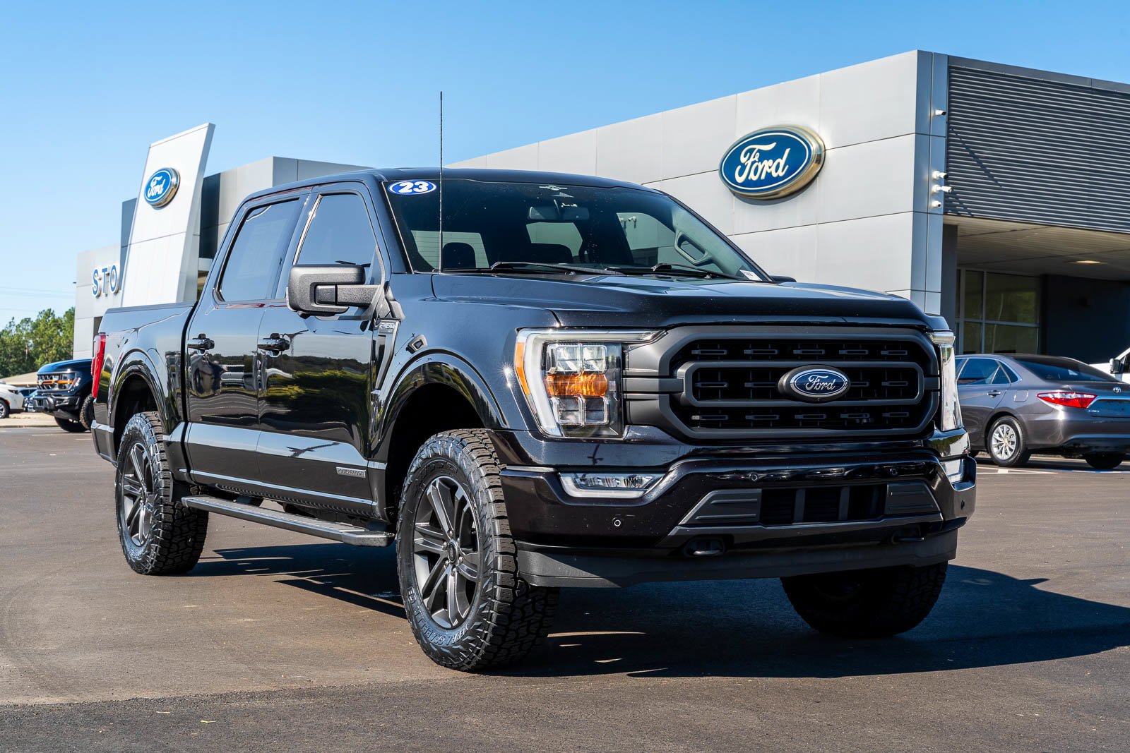Certified Used 2023 Black Ford XLT image 1