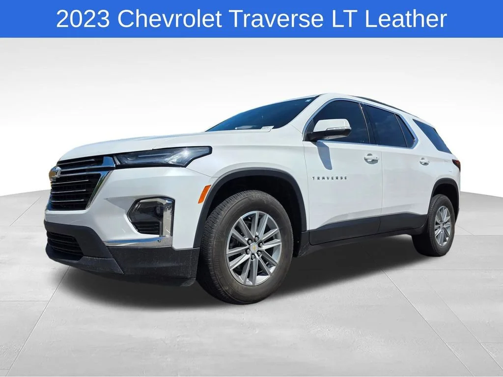Used 2023 Iridescent Pearl Tricoat Chevrolet LT Leather image 10