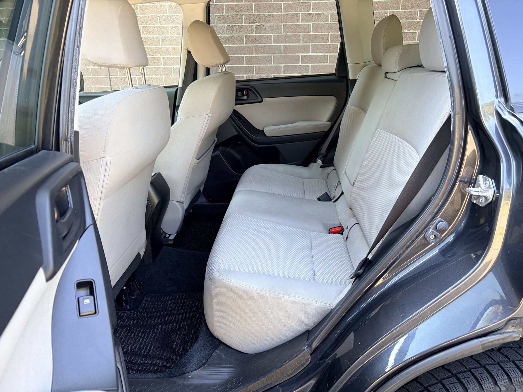 Used 2015 Dark Gray Metallic Subaru 2.5i Premium image 22