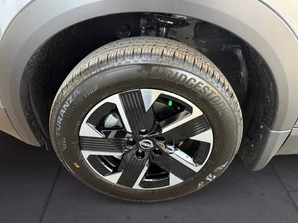 New 2027 Gray Nissan SV image 9