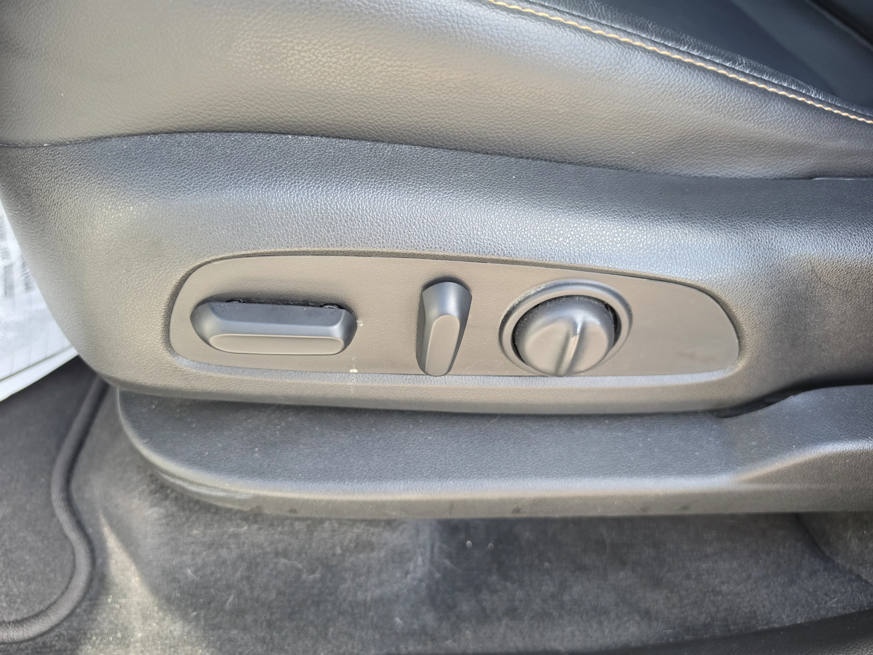 Used 2020 Silver Ice Metallic Chevrolet Premier image 26