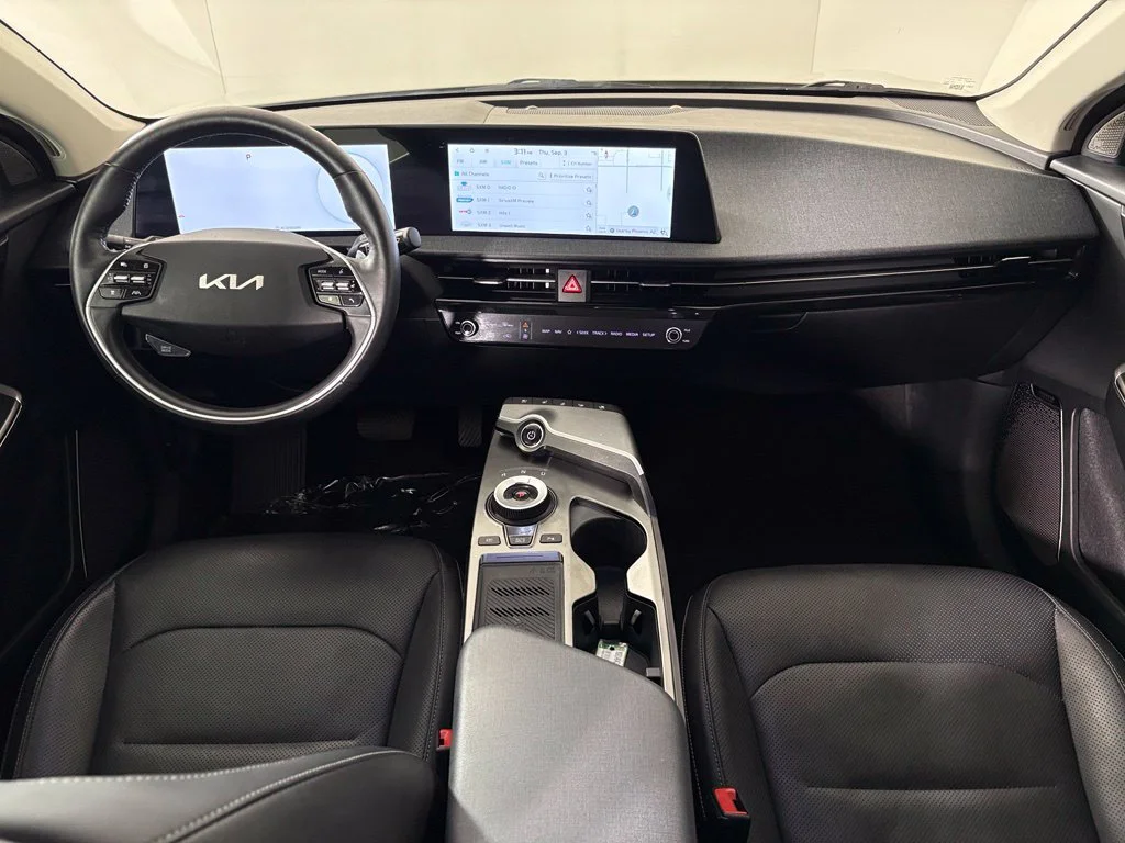 Used 2023 White Kia Wind image 34