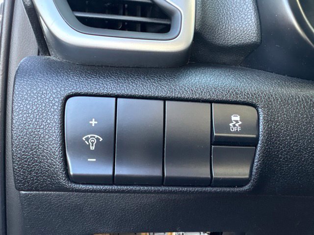 Used 2017 Sparkling Silver Kia LX image 23