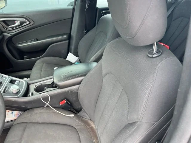 Used 2016 Black Chrysler Limited image 3