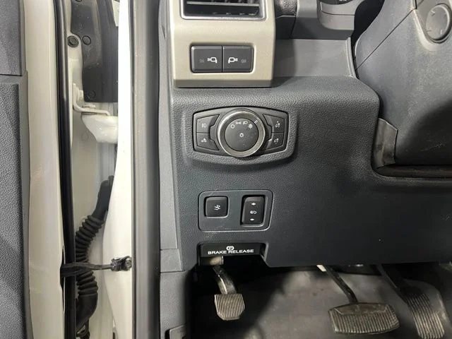 Used 2022 White Ford Lariat image 18