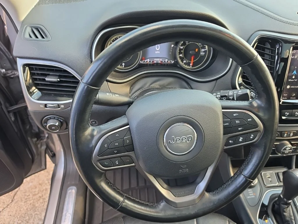 Used 2021 Silver Jeep Limited image 26