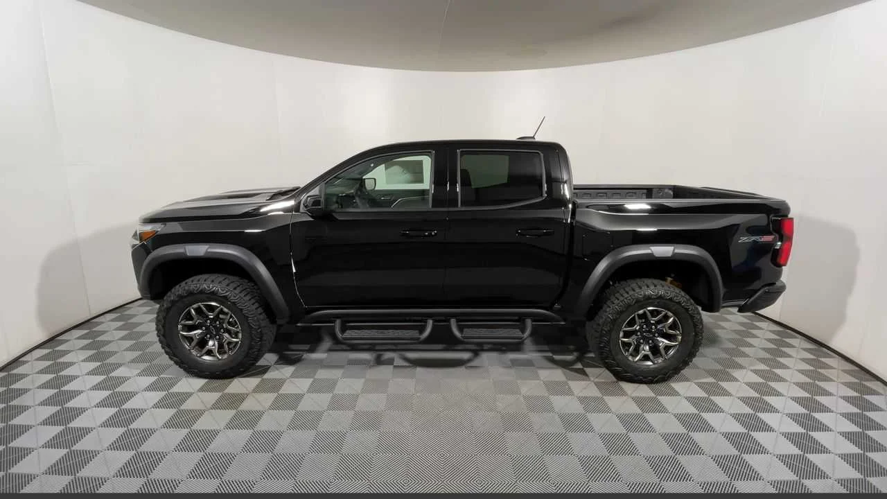 2026 Chevrolet Colorado ZR2 - Photo 10