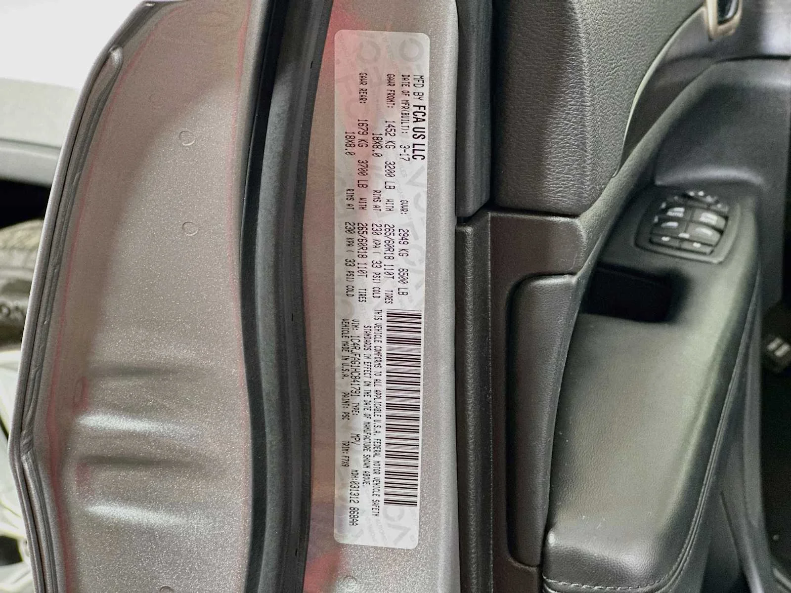Used 2017 Billet Silver Metallic Clearcoat Jeep Laredo image 29