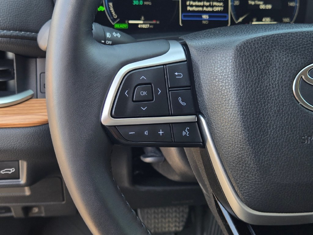 Used 2025  Toyota Limited image 27