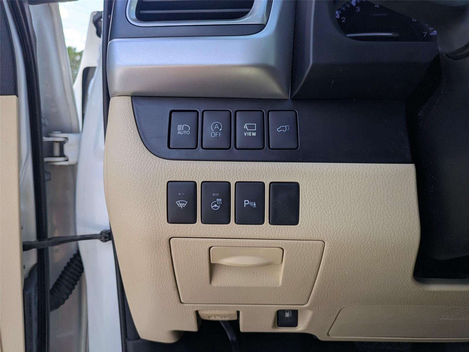 Used 2018 Blizzard Pearl Toyota Limited image 14