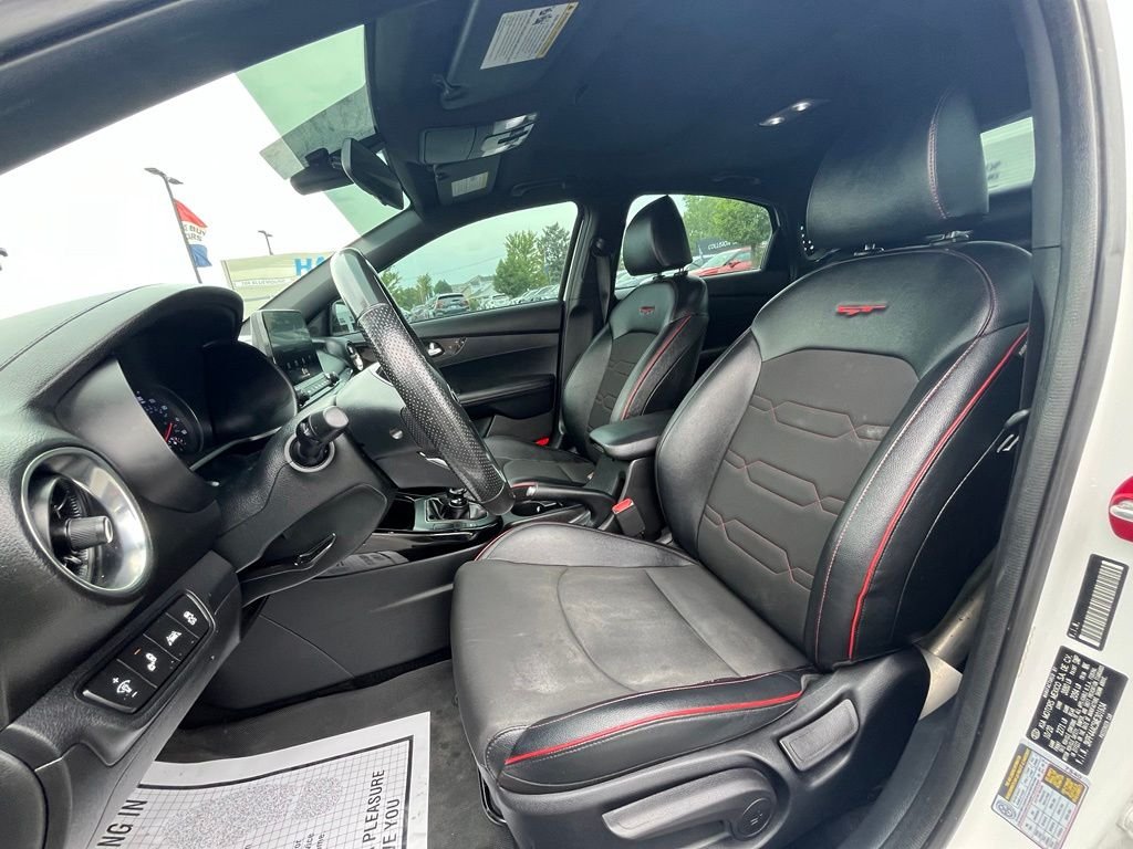 Used 2021 White Kia GT image 10