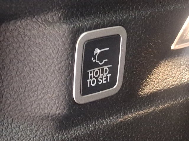 Used 2023 White Jeep Limited image 29