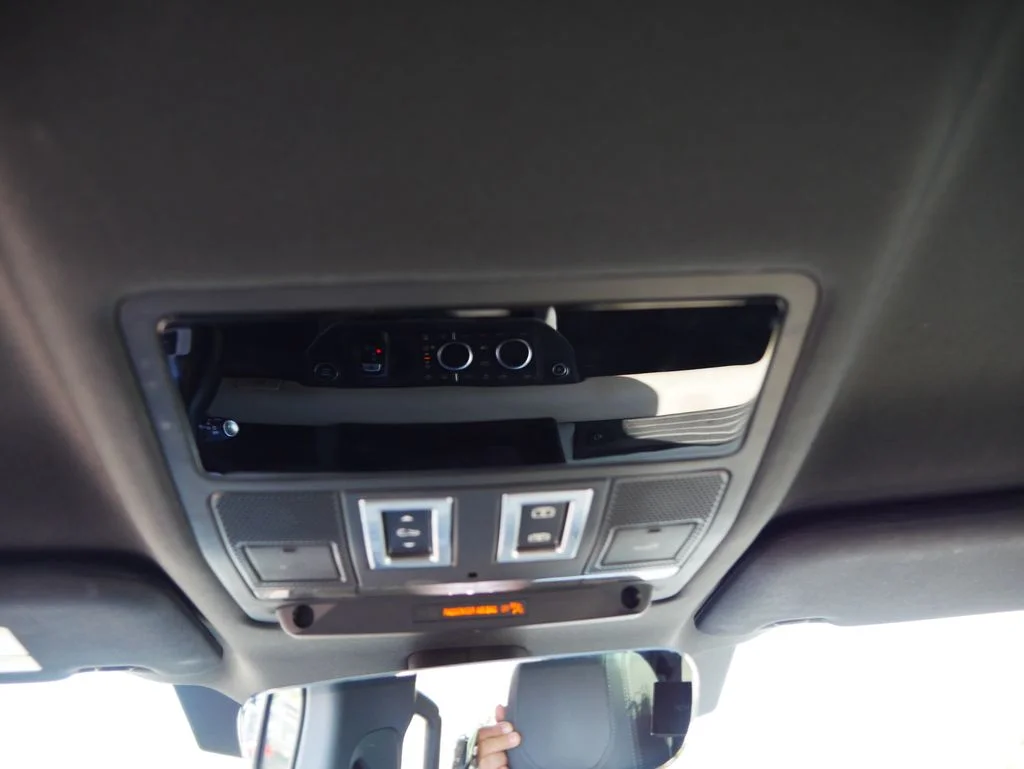 Used 2023  Land Rover X-Dynamic SE image 33