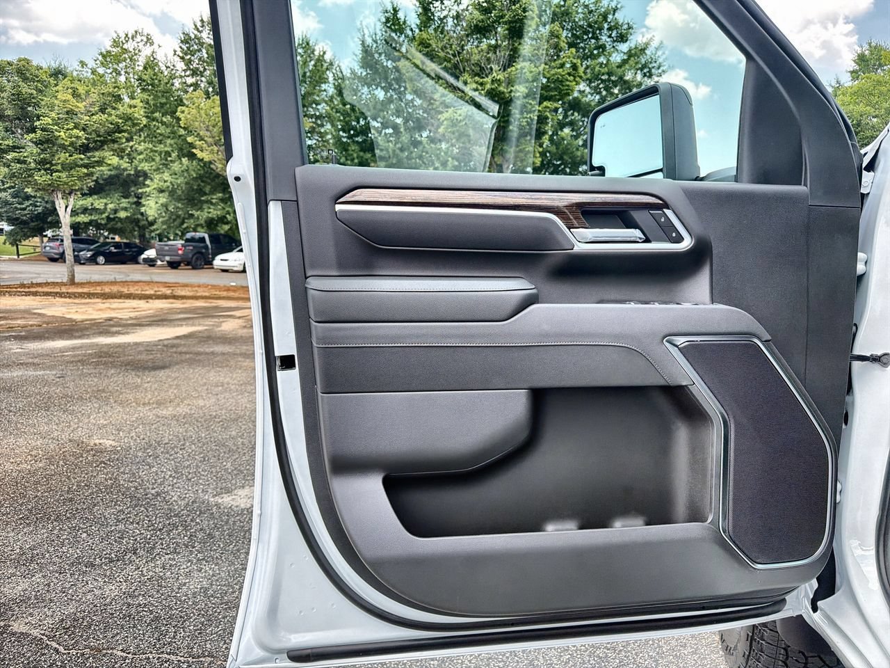 New 2026 Summit White GMC SLE image 18