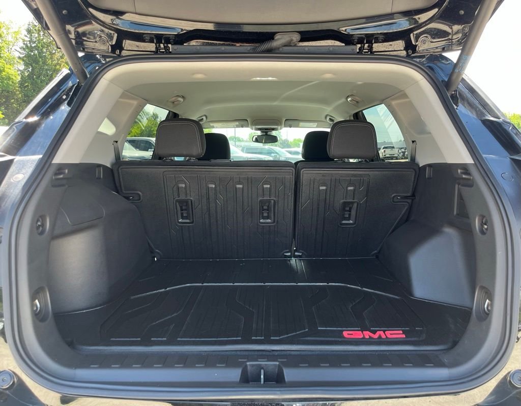 Used 2024 Ebony Twilight Metallic GMC SLE image 10