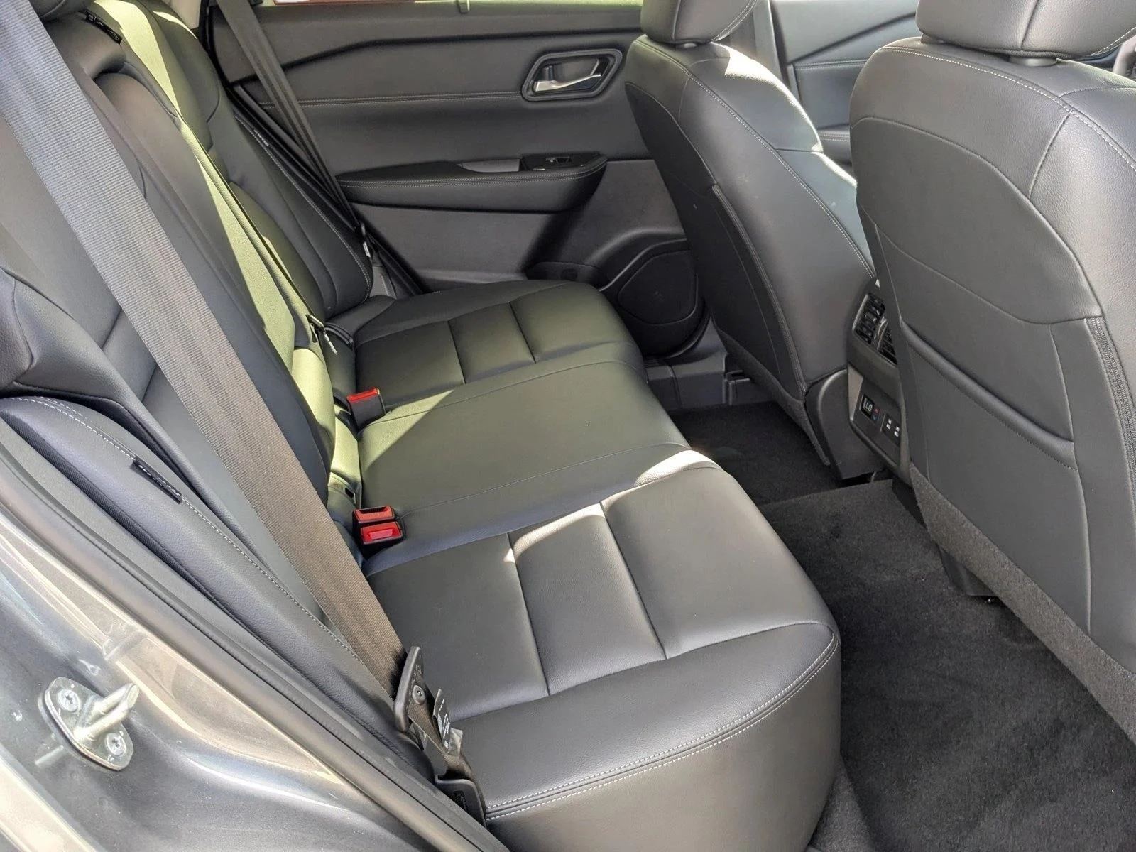 Used 2025 Gun Metallic Nissan SL image 21