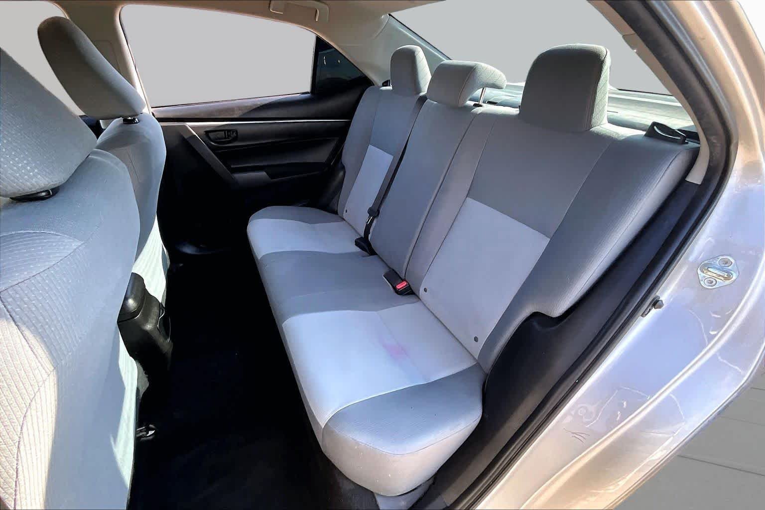 Used 2016 Classic Silver Metallic Toyota L image 21