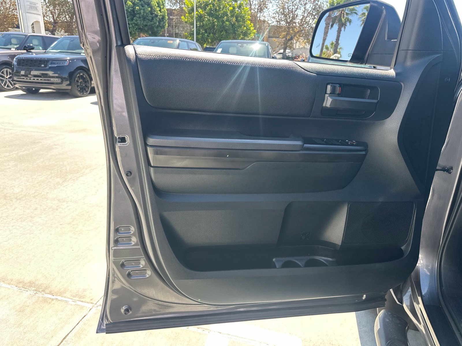Used 2016 Magnetic Gray Metallic Toyota SR5 image 13