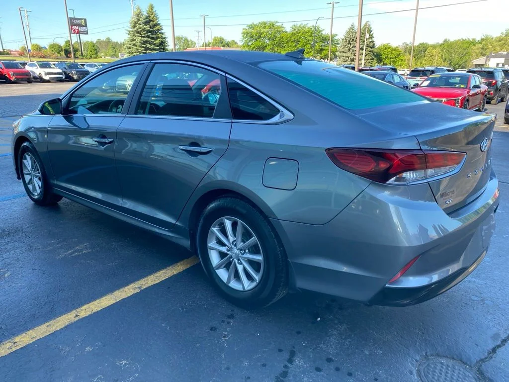 Used 2019 Machine Gray Hyundai SE image 9