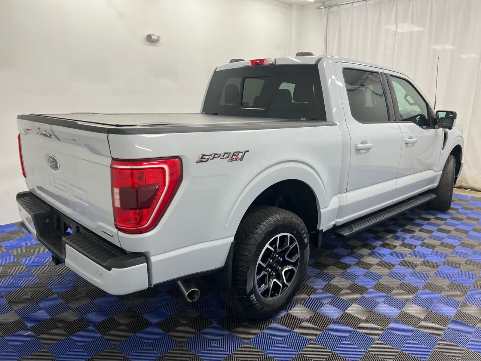 Used 2022 Space White Metallic Ford XLT image 7