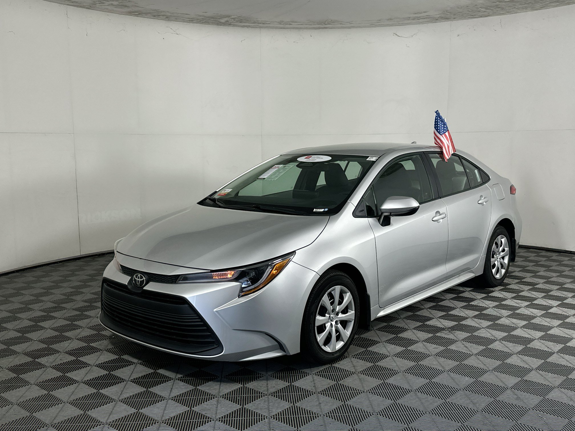 Certified Used 2025 Classic Silver Metallic Toyota LE image 7