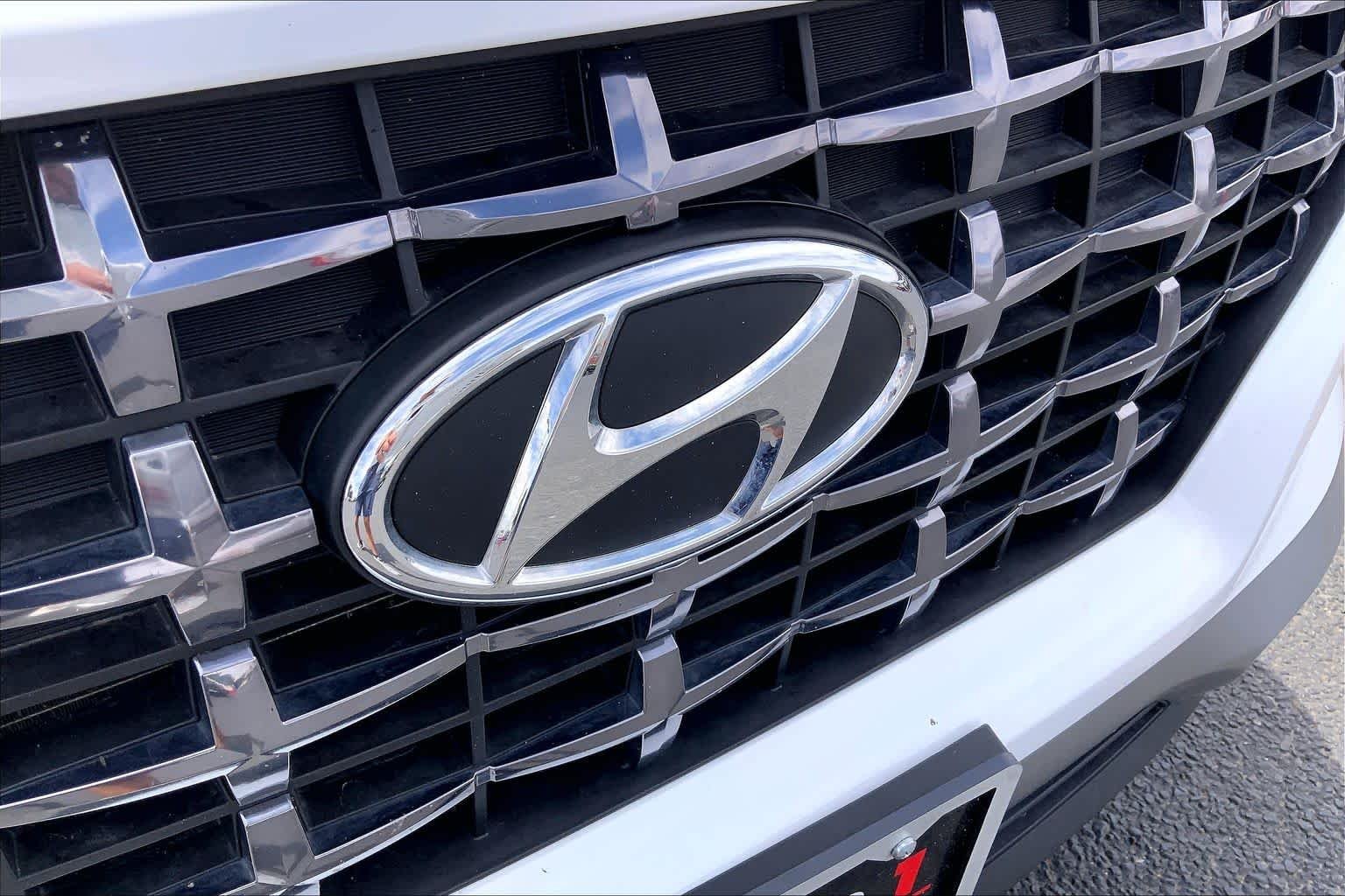 Used 2025 Lunar White Hyundai SEL image 10