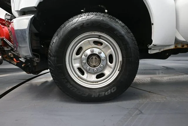 Used 2014 White Ford XL image 17