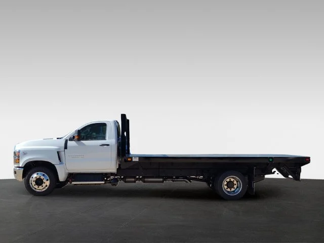 Used 2024 White Chevrolet 1WT image 9