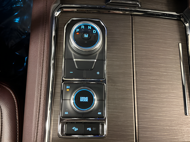 Used 2024 Silver Ford Limited image 27