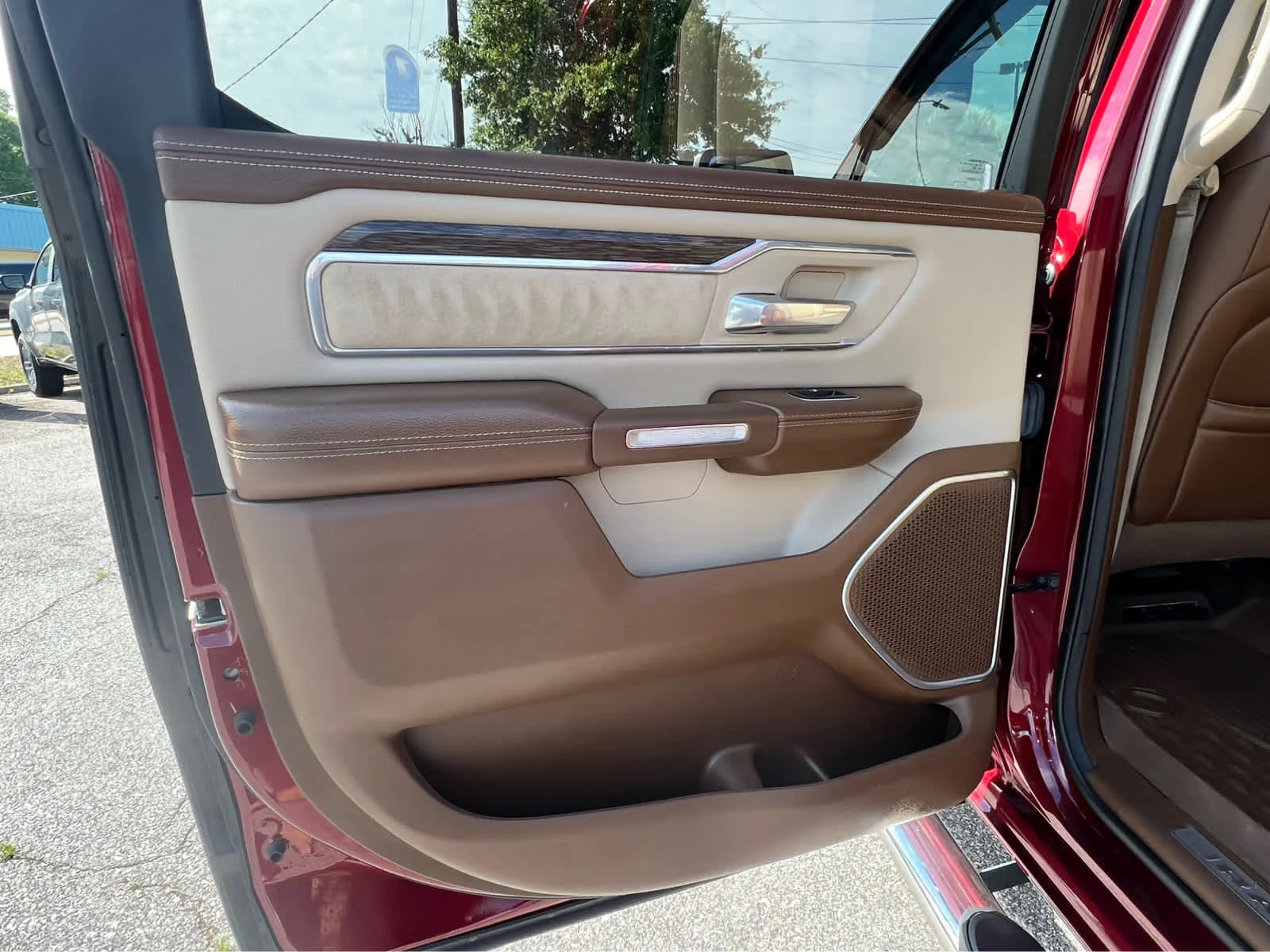 Used 2020  Ram Laramie image 8