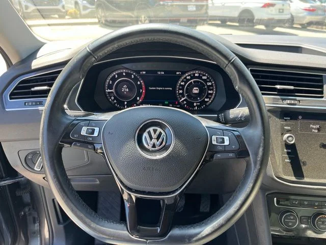 Used 2018 Gray Volkswagen 2.0T SEL Premium image 20