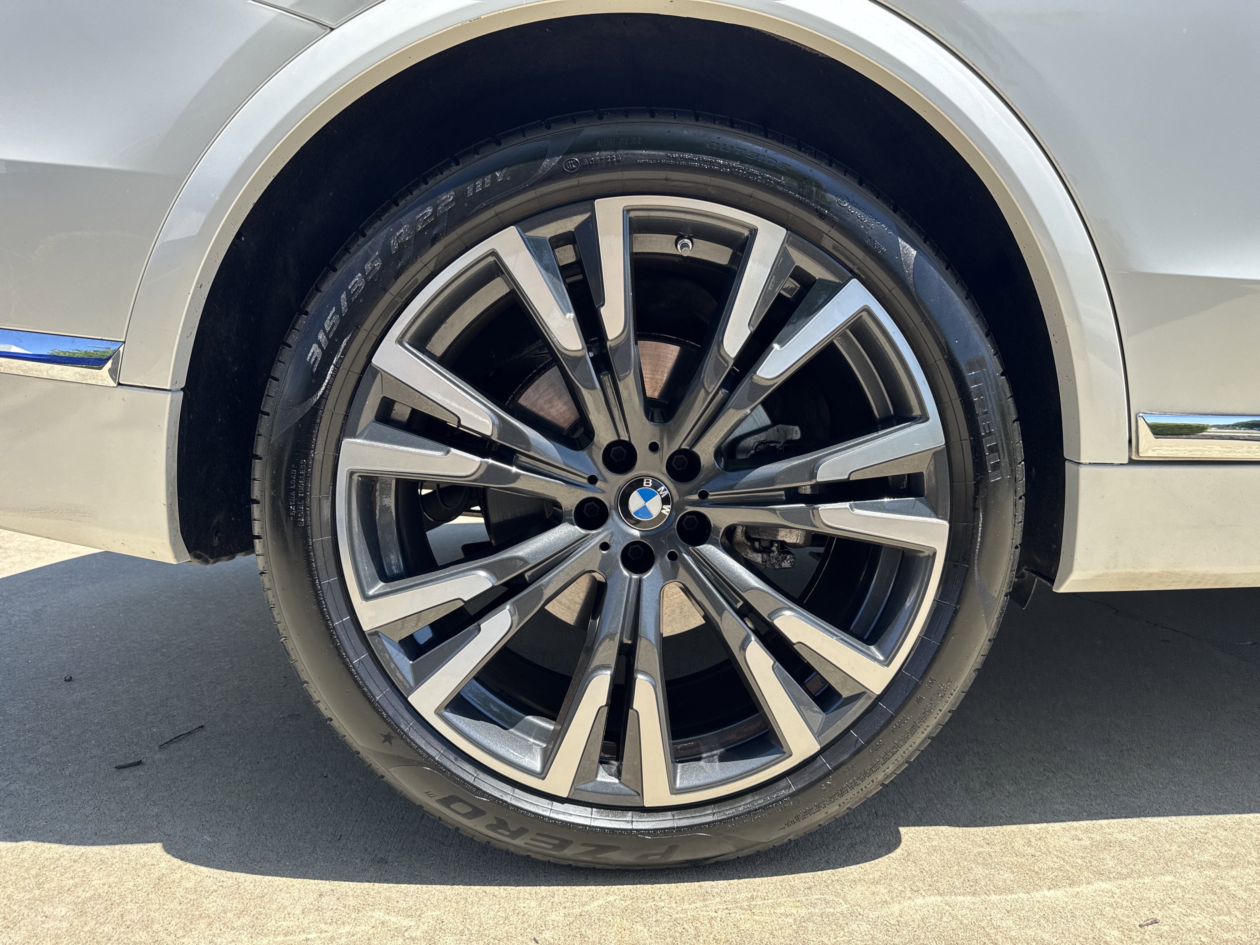 Certified Used 2023 Mineral White Metallic BMW xDrive40i image 30