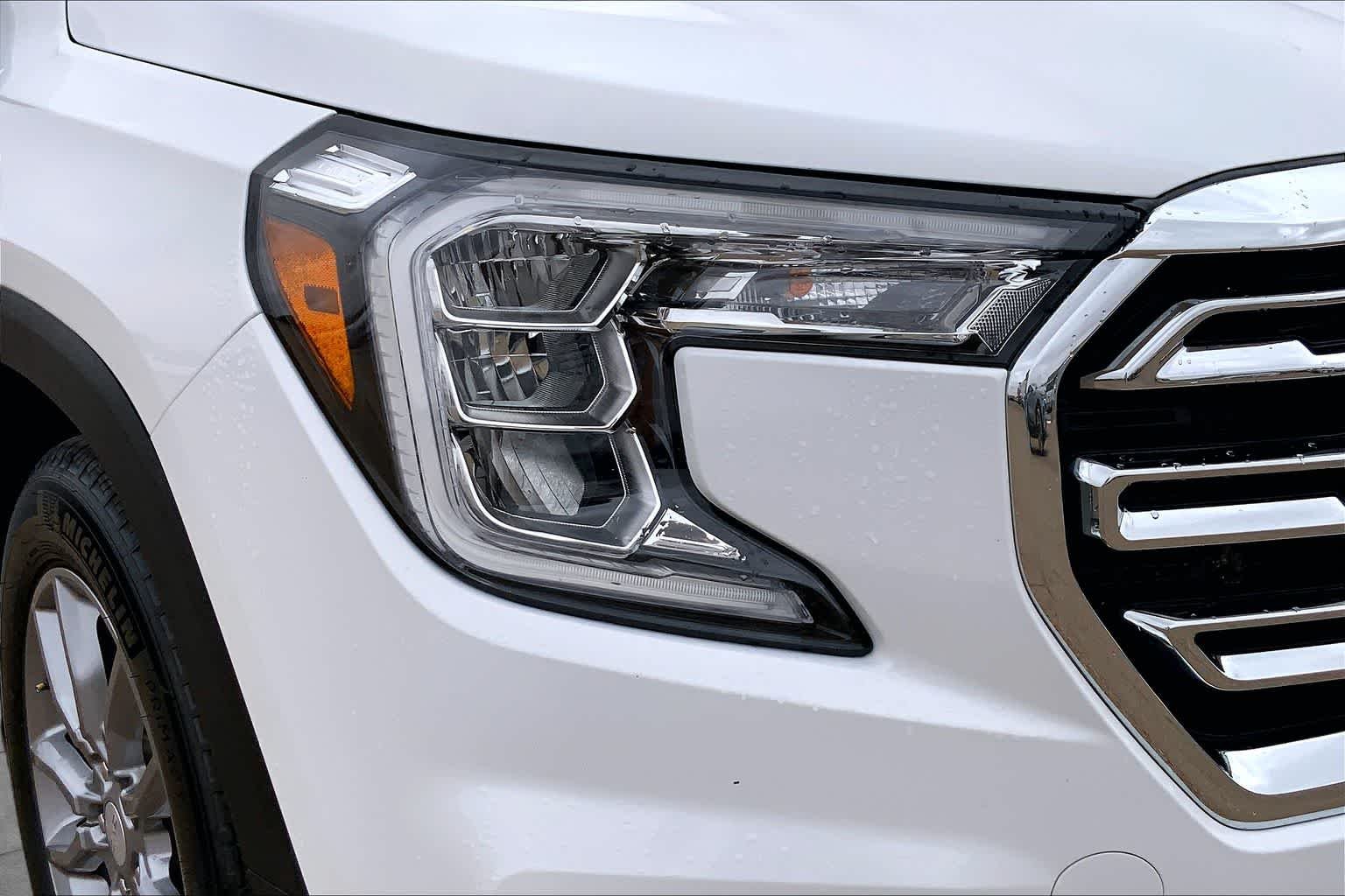 Used 2022 Summit White GMC SLT image 28