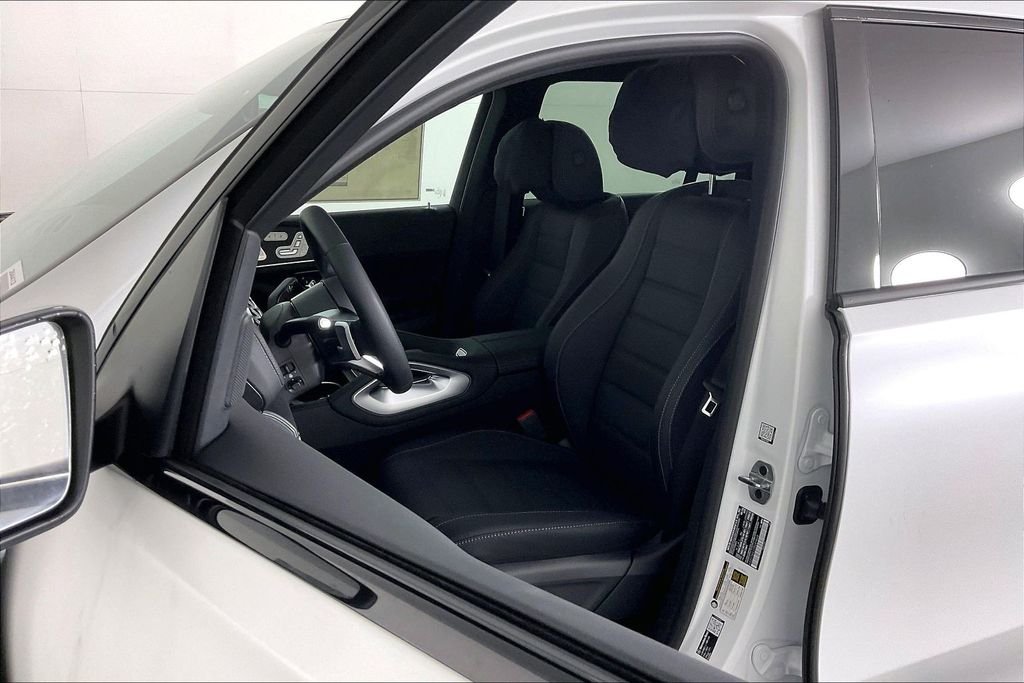 New 2026 MANUFAKTUR Moonlight White Magno Mercedes-Benz GLS 450 image 9
